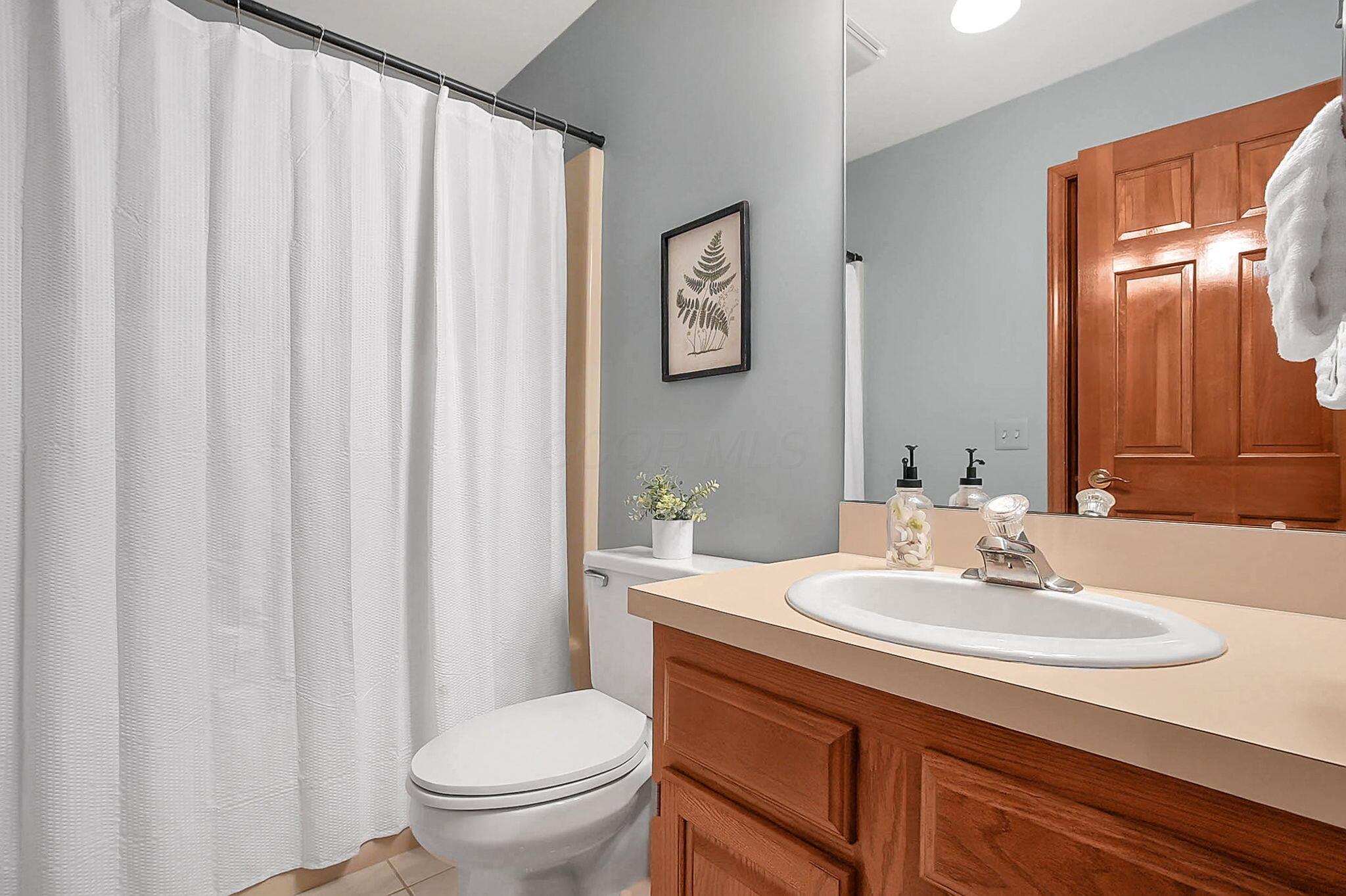 6885 Ravine Circle Columbus, OH 43085 - Photo 18 of 34 Bathroom