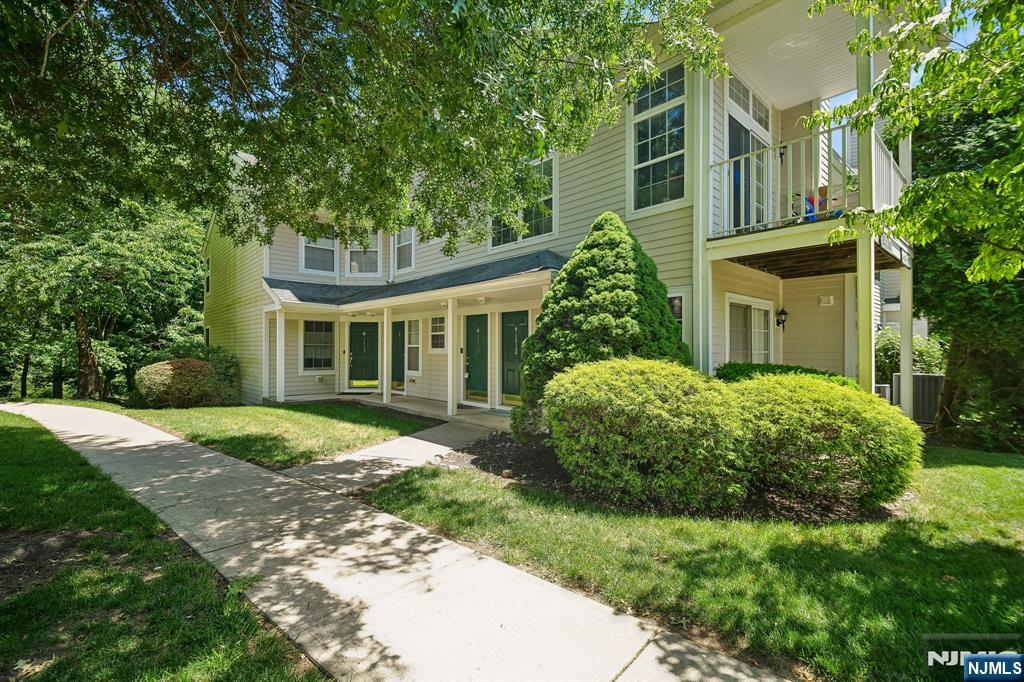 1412 York Street Mahwah, NJ 07430 - Photo 1 of 20