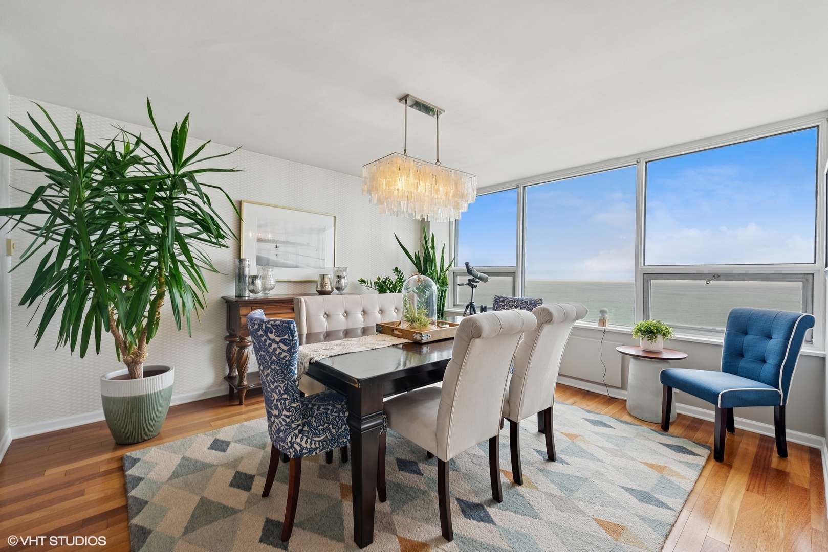 5733 North Sheridan Road, Unit 29D Chicago, IL 60660 - Photo 14 of 40 a dining room with furniture potted plants and wooden floor
