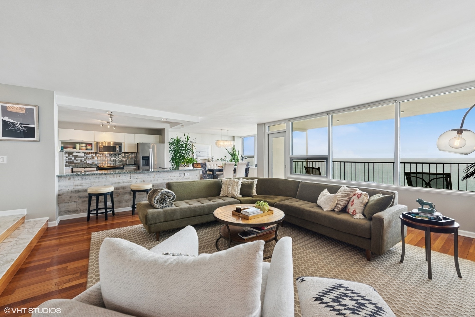 5733 North Sheridan Road, Unit 29D Chicago, IL 60660 - Photo 17 of 40 a living room with furniture and a large window