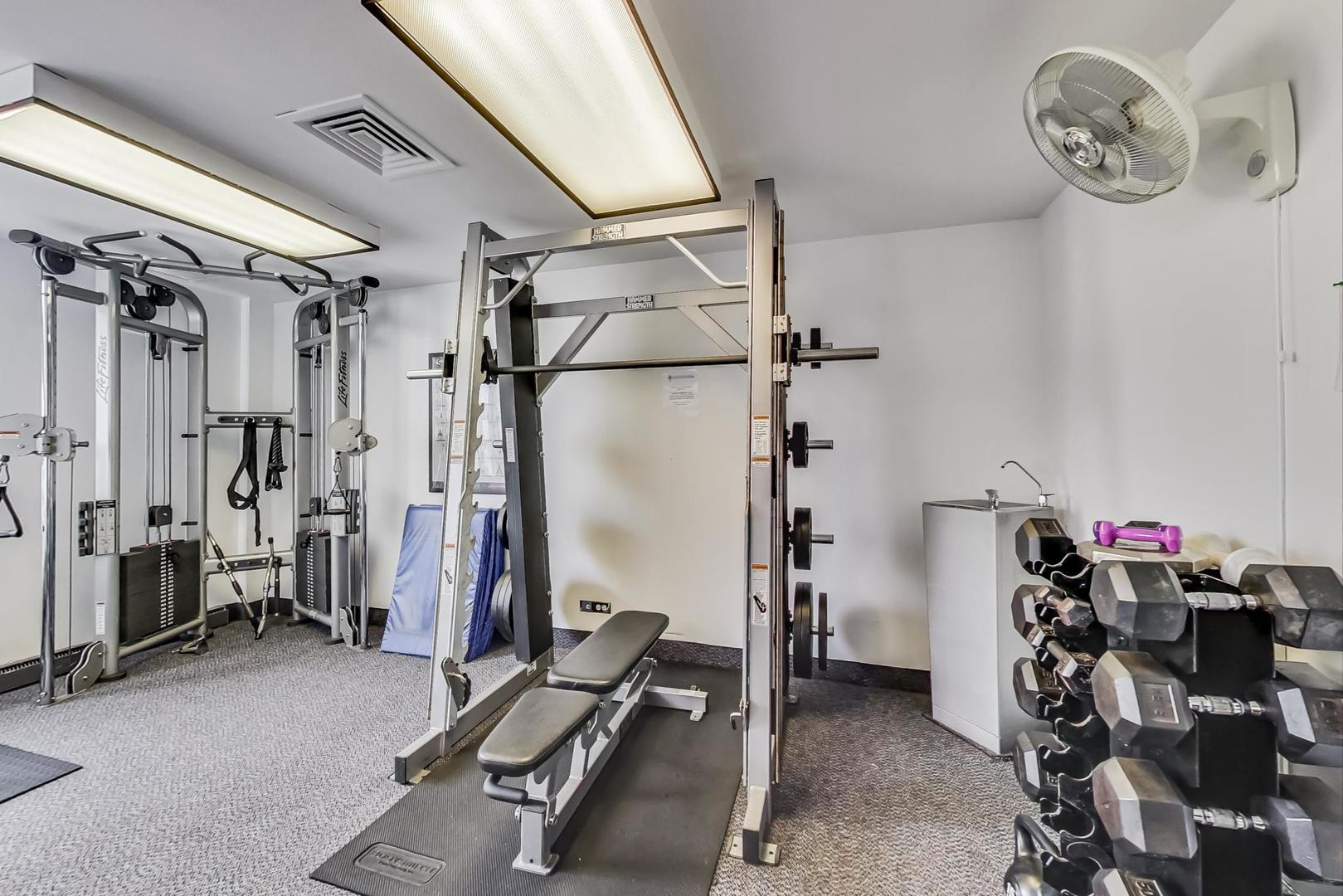 5733 North Sheridan Road, Unit 29D Chicago, IL 60660 - Photo 40 of 40 a view of a room with gym equipment