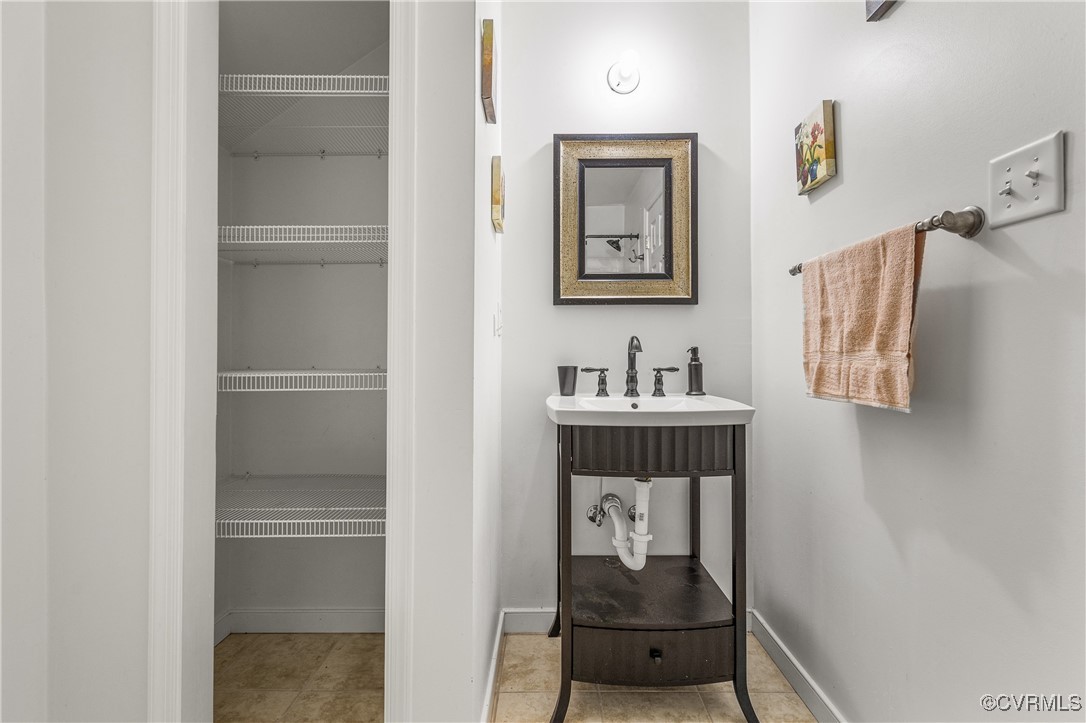 3541 Kings Farm Drive Midlothian, VA 23113 - Photo 39 of 49 a room that has a bed and a table in it