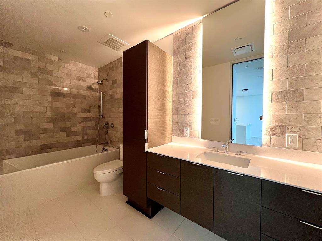 301 West Avenue, Unit 1502 Austin, TX 78701 - Photo 11 of 26 Full bath featuring vanity, shower / washtub combination, and light tile patterned flooring