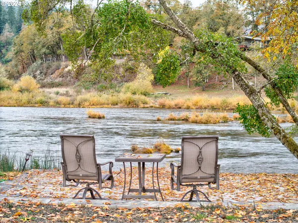 $639,900 | 2665 Whistlers Park Road, Roseburg, OR 97470