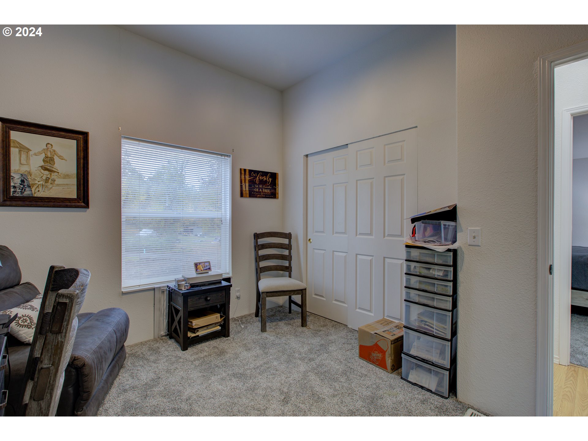 2665 Whistlers Park Road Roseburg, OR 97470 - Photo 24 of 48 a workspace with furniture and a window