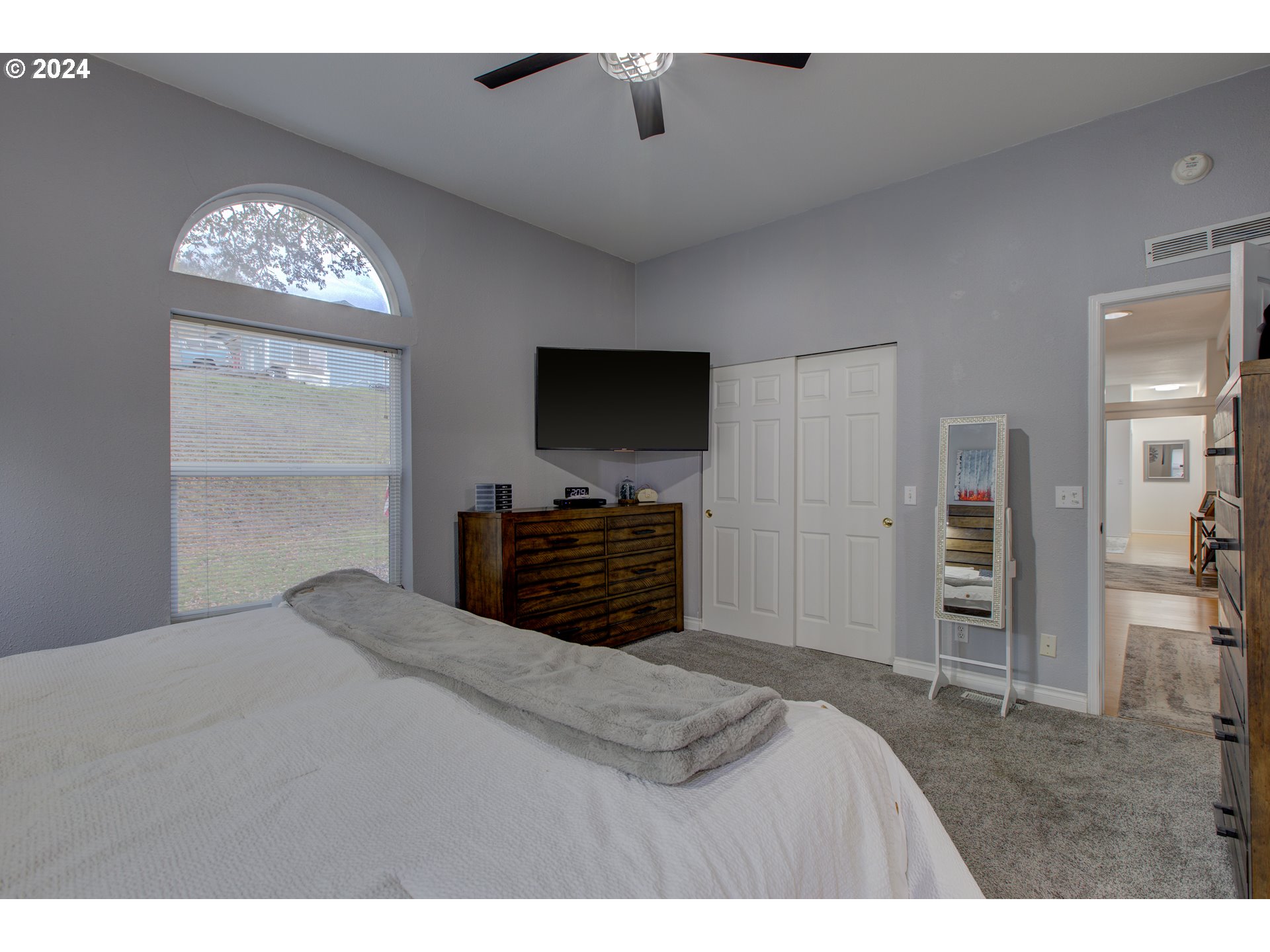 2665 Whistlers Park Road Roseburg, OR 97470 - Photo 30 of 48 a bed room with a bed and a television