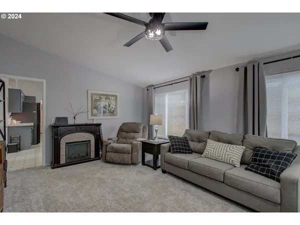 $639,900 | 2665 Whistlers Park Road, Roseburg, OR 97470