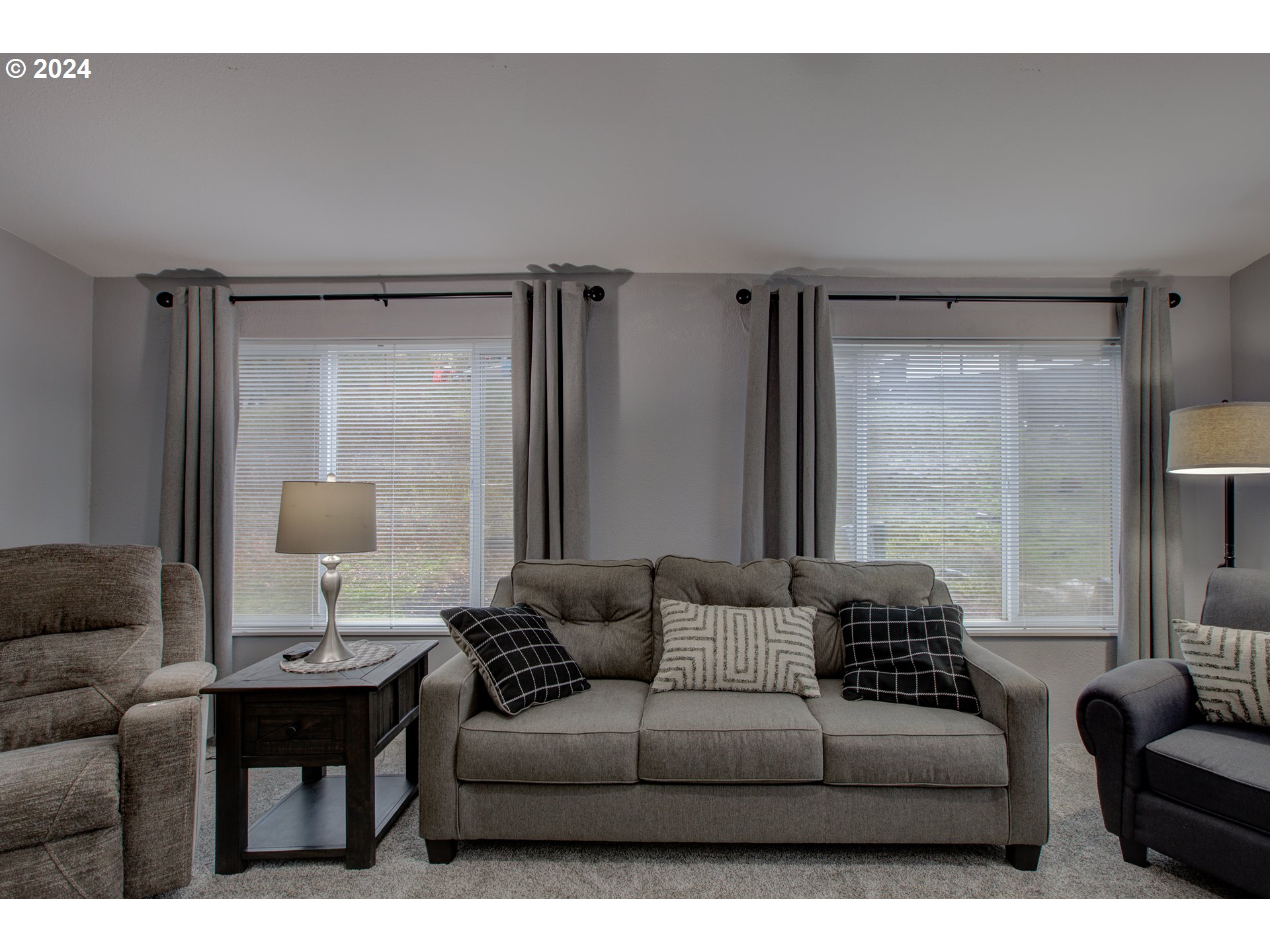 2665 Whistlers Park Road Roseburg, OR 97470 - Photo 37 of 48 a living room with furniture and a window