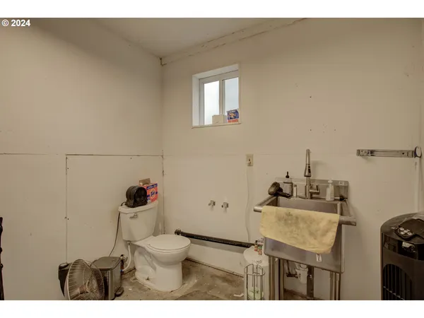 $639,900 | 2665 Whistlers Park Road, Roseburg, OR 97470