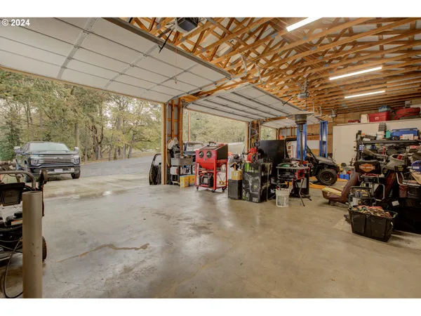 $639,900 | 2665 Whistlers Park Road, Roseburg, OR 97470