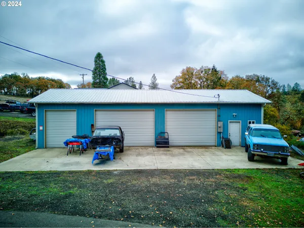 $639,900 | 2665 Whistlers Park Road, Roseburg, OR 97470