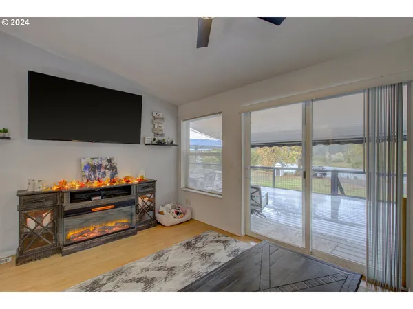 $639,900 | 2665 Whistlers Park Road, Roseburg, OR 97470