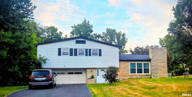 $154,000 | 2 Valleyview Road, Jacksonville, IL 62650