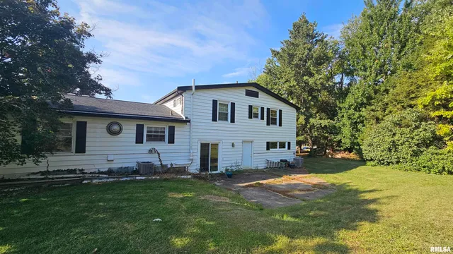 $154,000 | 2 Valleyview Road, Jacksonville, IL 62650