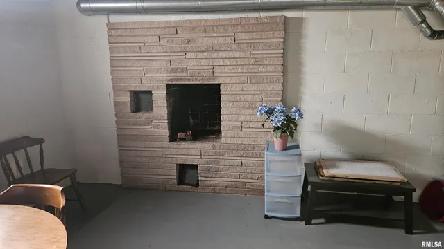 $154,000 | 2 Valleyview Road, Jacksonville, IL 62650