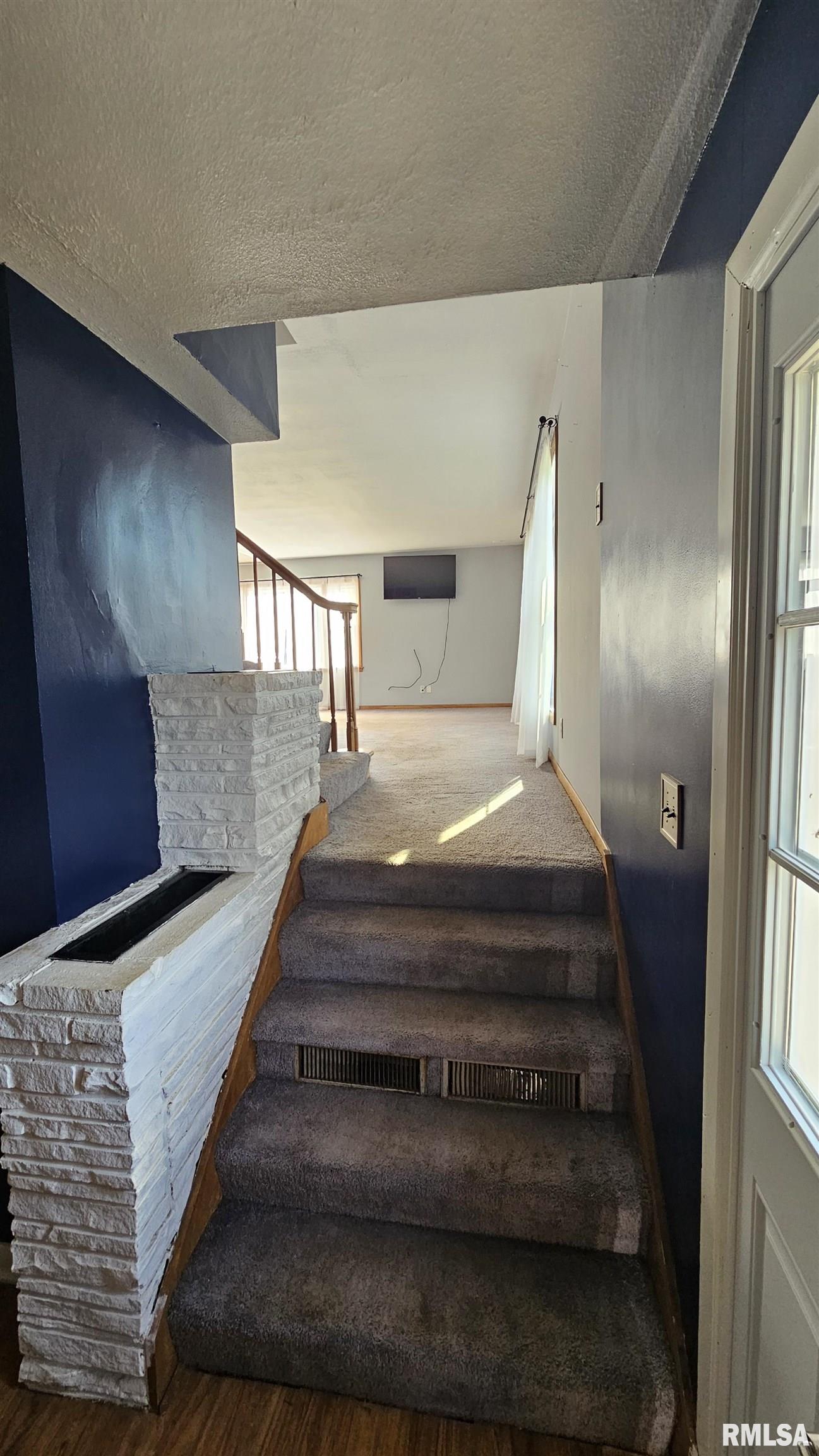 2 Valleyview Road Jacksonville, IL 62650 - Photo 4 of 24