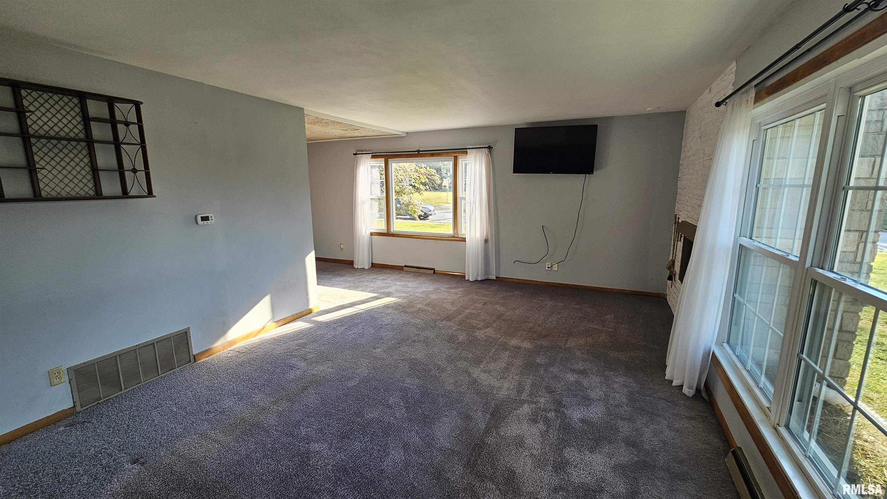 2 Valleyview Road Jacksonville, IL 62650 - Photo 5 of 24