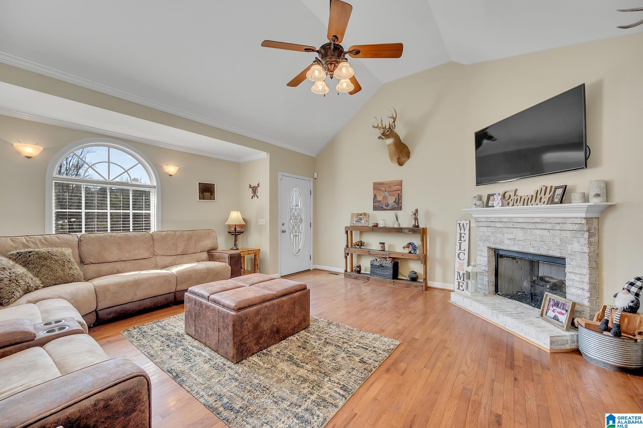 1095 Armstrong Loop Hayden, AL 35079 - Photo 2 of 31