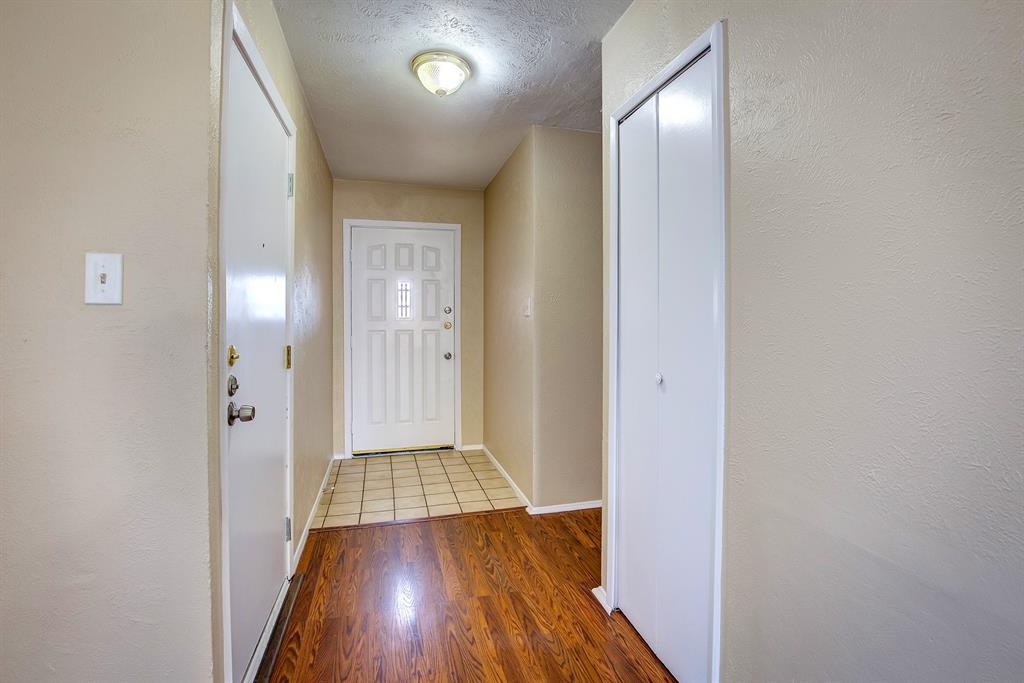 4221 Heath Street Fort Worth, TX 76137 - Photo 4 of 32