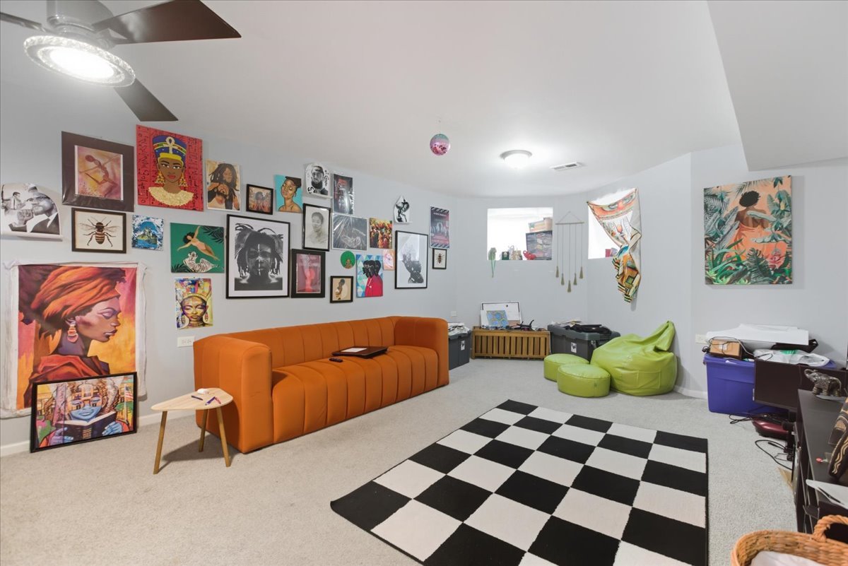 4423 South Prairie Avenue, Unit GARDEN Chicago, IL 60653 - Photo 2 of 13 a living room with fish tank kitchen view and living room view