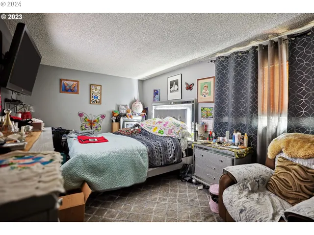 a bed room with two beds and a window