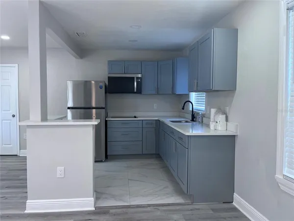 $2,500 | 3215 West Pine Street, Tampa, FL 33607