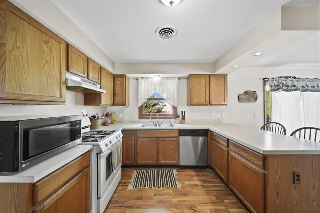 $295,900 | 11970 Swan View Drive, Brooklyn, MI 49230