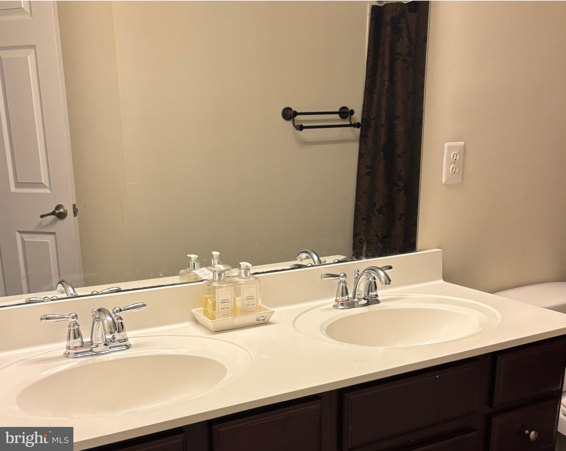 15145 Leicestershire Street Woodbridge, VA 22191 - Photo 10 of 19 a bathroom with a sink and a mirror