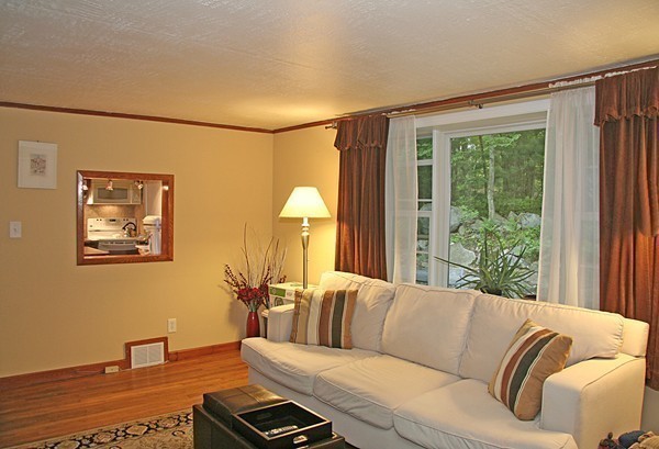 48 Rockridge Road Framingham, MA 01702 - Photo 4 of 18 Gallery Image 4