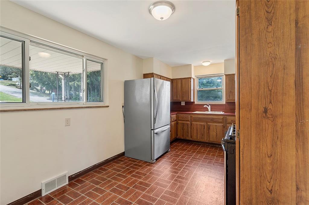2314 Kane Road Aliquippa, PA 15001 - Photo 6 of 25 Gallery Image 6