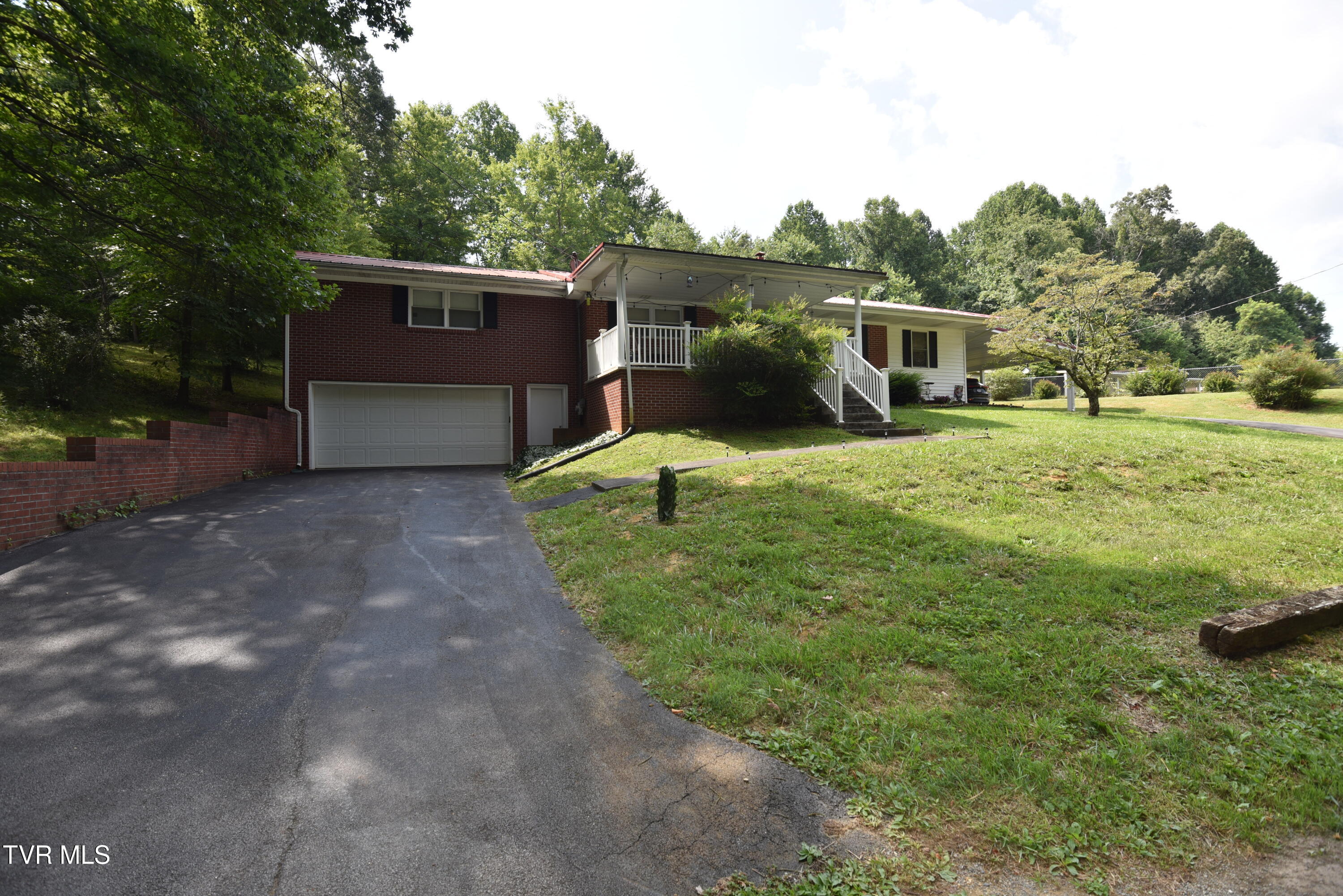 127 Sewanee Road Johnson City, TN 37601 - Photo 2 of 31 DSC_5603