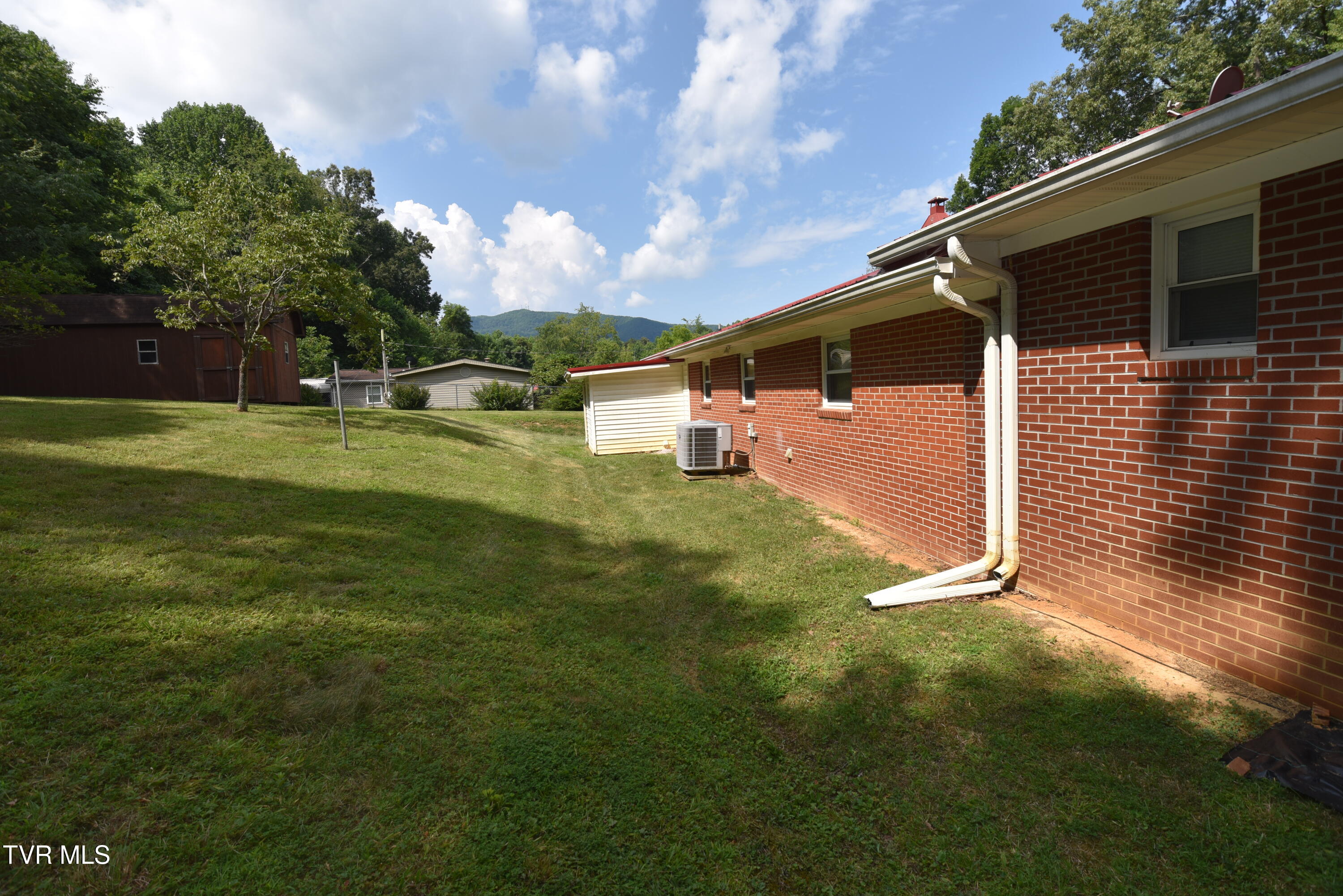 127 Sewanee Road Johnson City, TN 37601 - Photo 8 of 31 DSC_5610