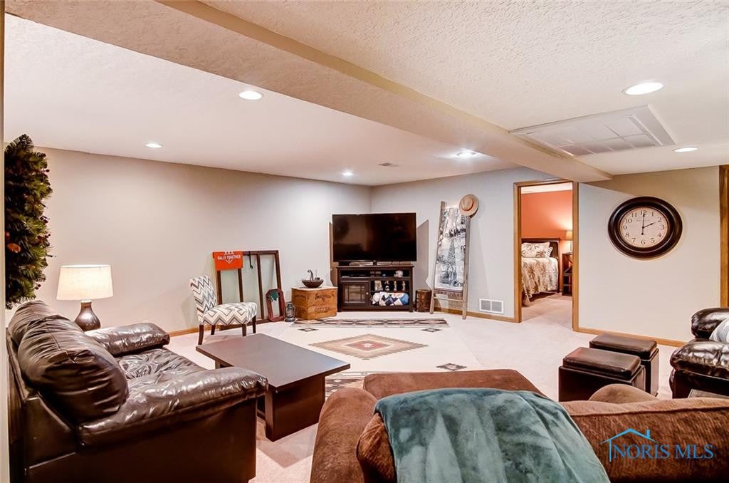 1044 Fox Run Road, Unit U1 Findlay, OH 45840 - Photo 25 of 33 Gallery Image 25
