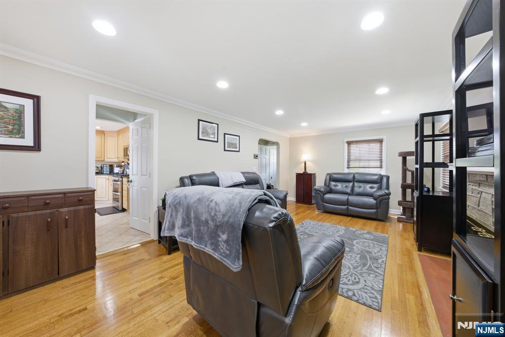 46 Oakley Terrace Nutley, NJ 07110 - Photo 4 of 27