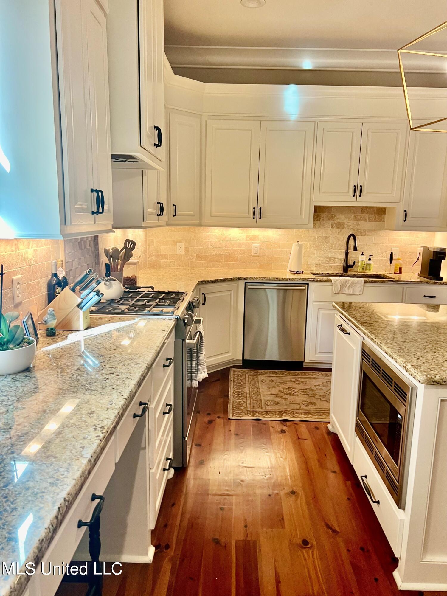 208 Eastpark Street Ridgeland, MS 39157 - Photo 8 of 25 kitchen1