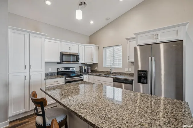 $249,900 | 2406 13th Street, Silvis, IL 61282