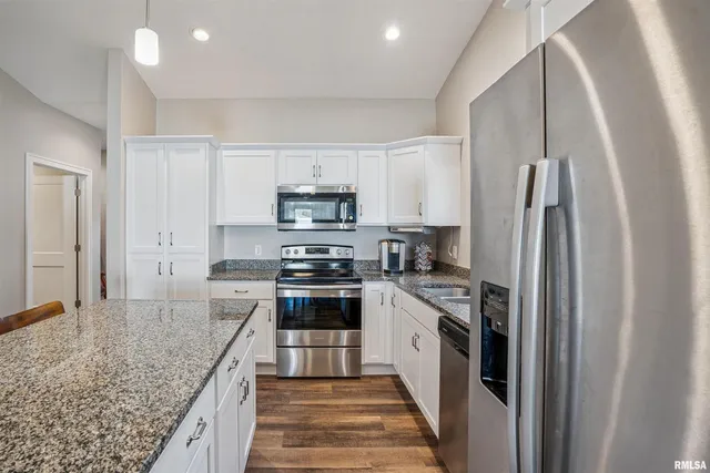 $249,900 | 2406 13th Street, Silvis, IL 61282