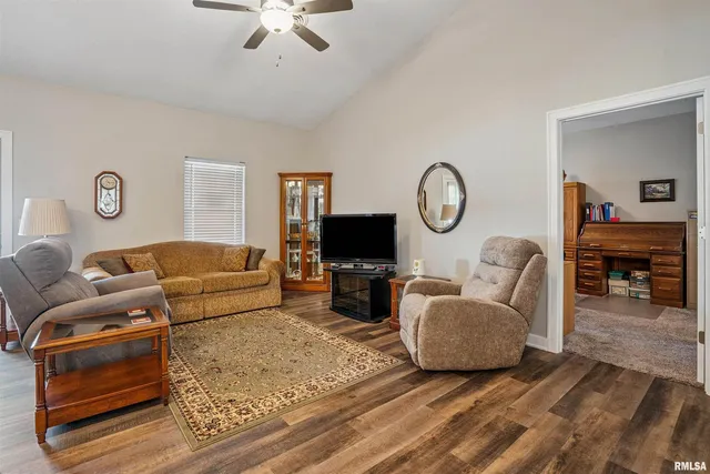 $249,900 | 2406 13th Street, Silvis, IL 61282