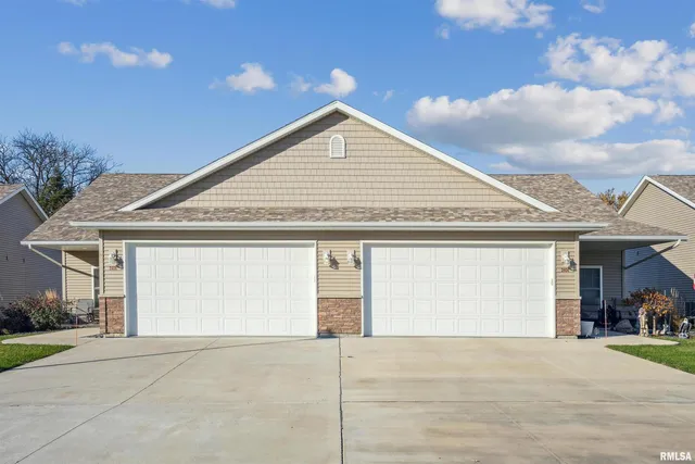 $249,900 | 2406 13th Street, Silvis, IL 61282