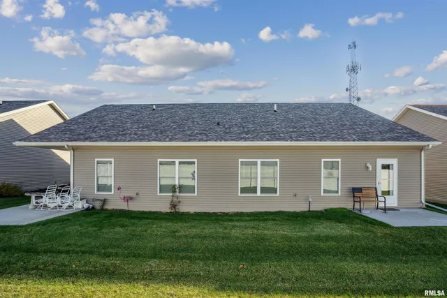 $249,900 | 2406 13th Street, Silvis, IL 61282