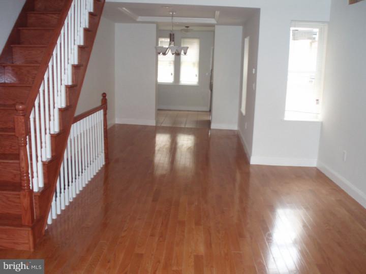 230 West Ritner Street Philadelphia, PA 19148 - Photo 4 of 11 Living Room