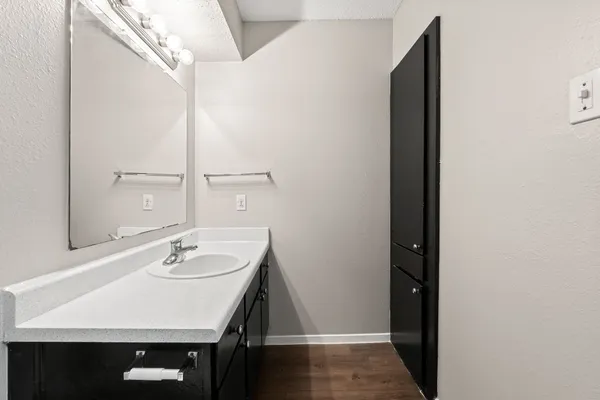 $899 | 2001 South Interstate 35 Frontage Road, Unit 229, Austin, TX 78741