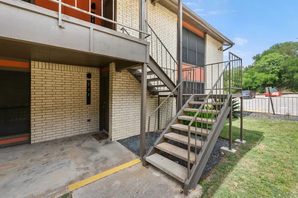 $899 | 2001 South Interstate 35 Frontage Road, Unit 229, Austin, TX 78741