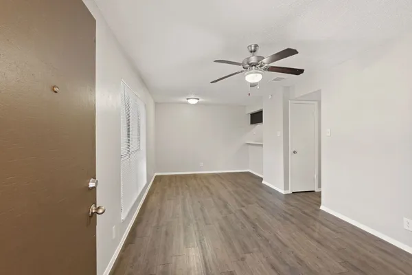 $899 | 2001 South Interstate 35 Frontage Road, Unit 229, Austin, TX 78741