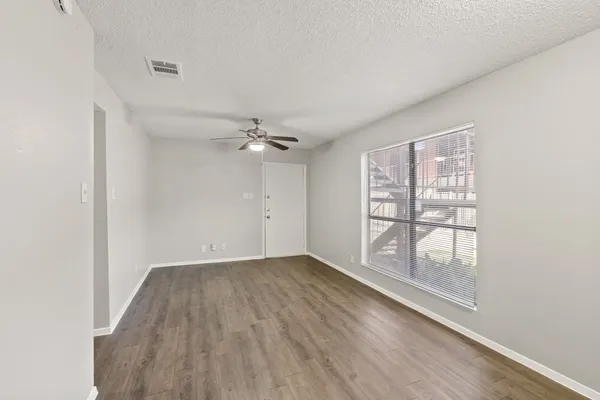 $899 | 2001 South Interstate 35 Frontage Road, Unit 229, Austin, TX 78741