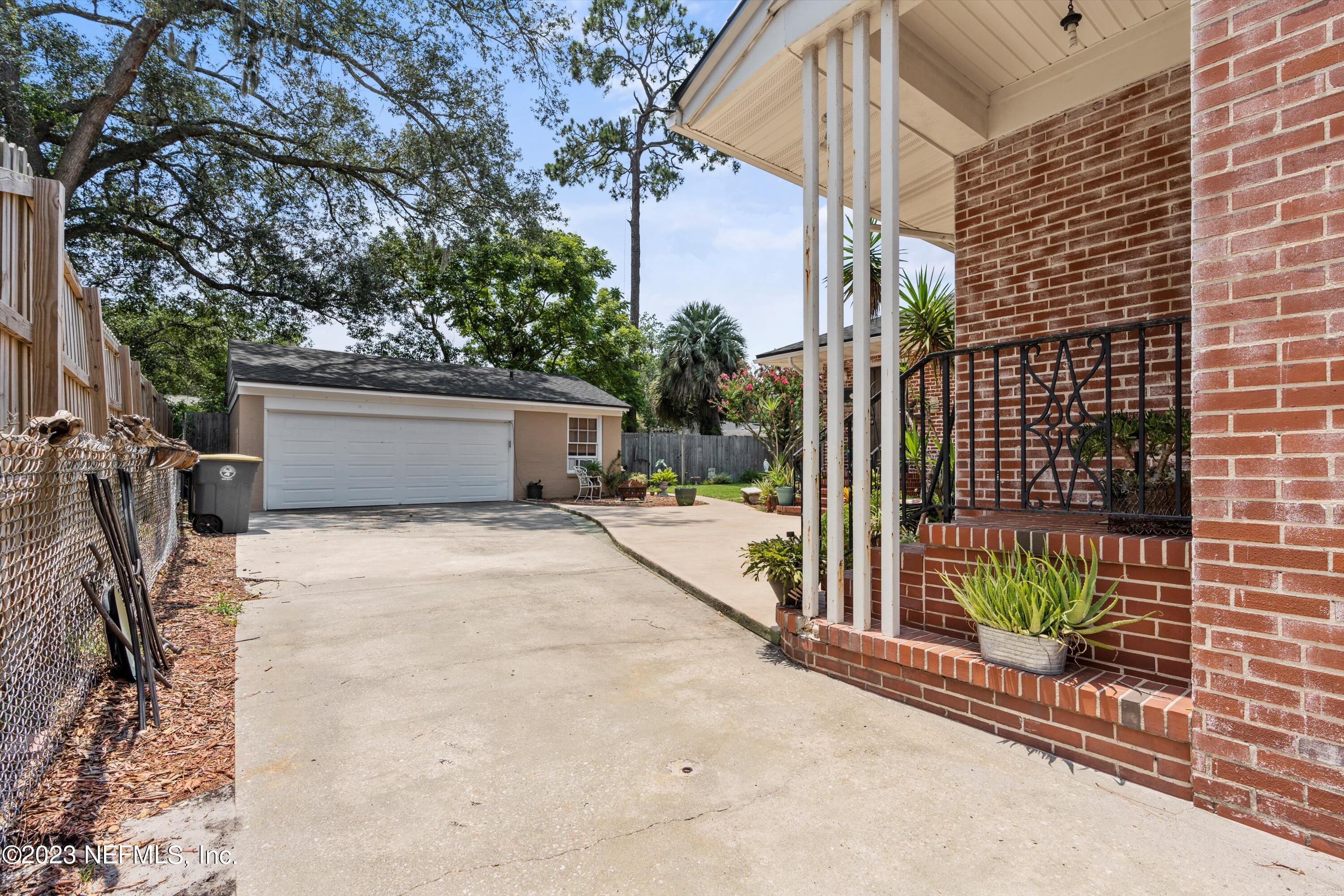 1370 Nicholson Road Jacksonville, FL 32207 - Photo 3 of 29 a view of a house with a outdoor space