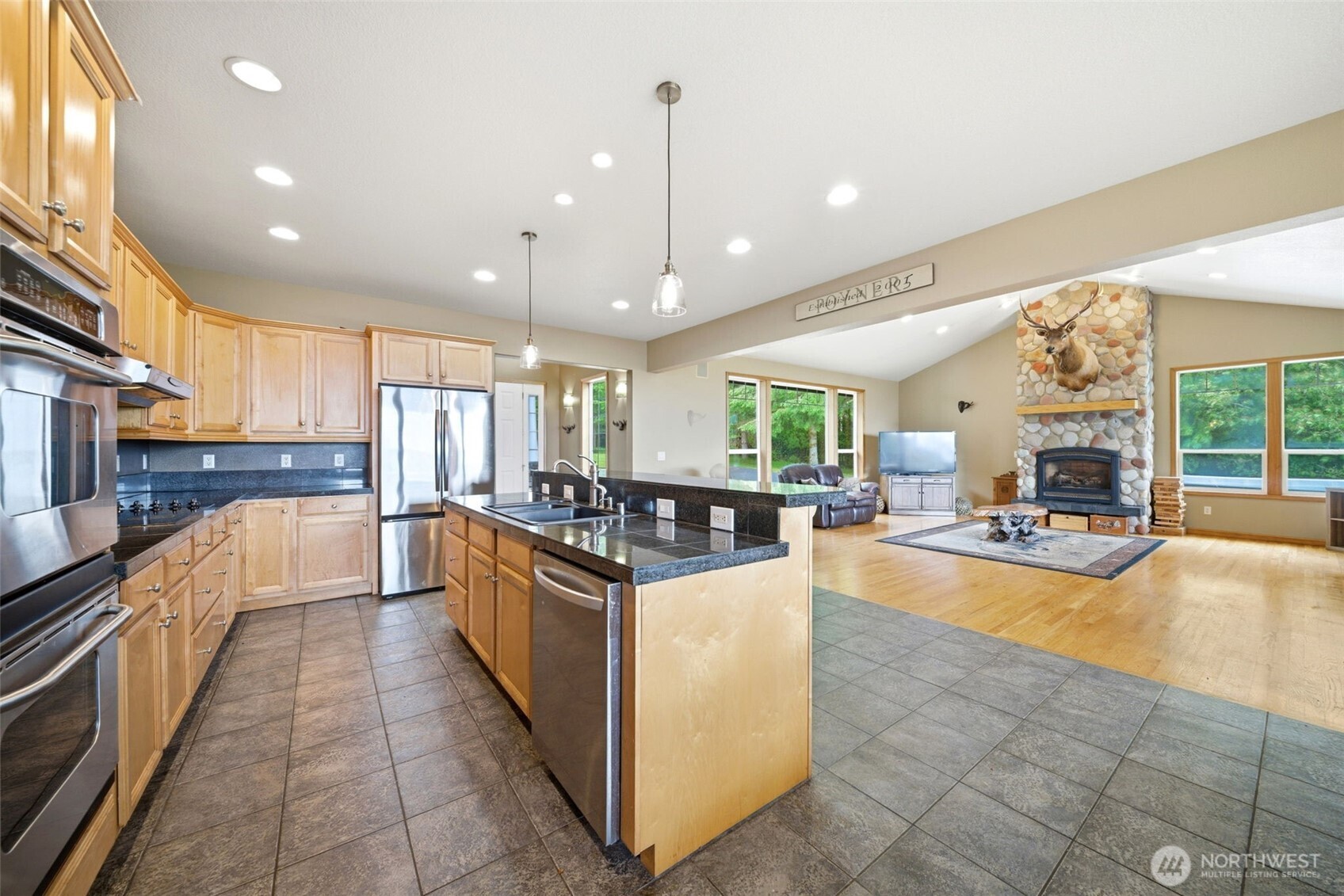 966 Lookout Road Castle Rock, WA 98611 - Photo 3 of 40