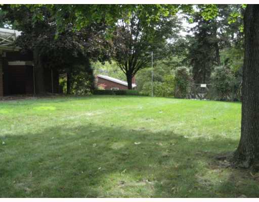 8467 Ridgemont Road Pittsburgh, PA 15237 - Photo 3 of 9 Yard/Garden.