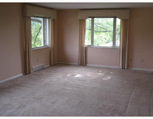 8467 Ridgemont Road Pittsburgh, PA 15237 - Photo 4 of 9 Living Room.