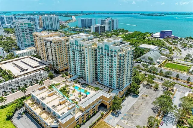 $515,000 | 800 North Tamiami Trail, Unit 212, Sarasota, FL 34236